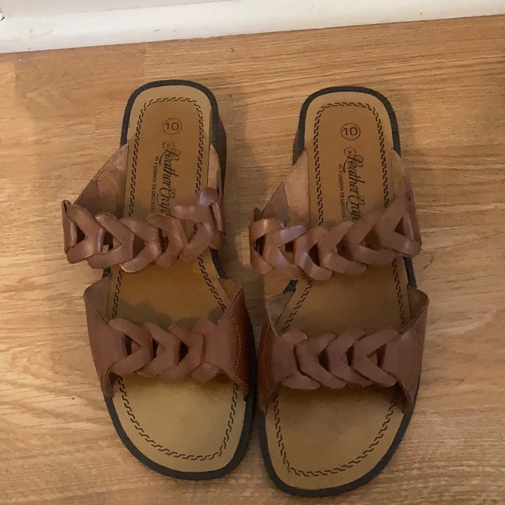 Leather Craft by Fashion Tradition Sz 10 sandals